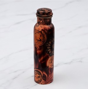 Botella de Agua Reutilizable de Plástico con Diseño Floral de Cobre Vintage y Tapa de Rosca, Perfecta para Hidratación y Viajes - Product Image 1