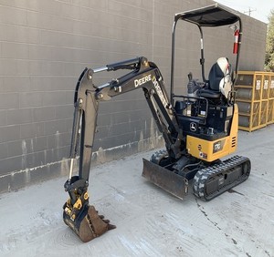Miniexcavadora John Deere Eficiente, Excavadora Compacta con Motor Confiable, Rendimiento Hidráulico Potente y Operación Flexible - Product Image 2