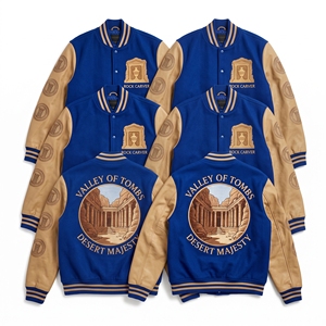Blouson universitaire personnalisé en laine moutarde avec manches en cuir marron, broderie en forme de pyramide et motif soleil, vêtement de baseball - Product Image 3
