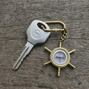 Porte-clés artisanal vintage en laiton en forme de roue de bateau, porte-clés nautique marin, porte-clés marin antique, porte-clés décoratif, cadeau océanique - Product Image 5