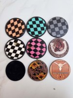 Nouveaux sous-verres ronds en cuir artisanal 2026, motif damier turquoise, style vintage, faits à la main, pour la décoration de table