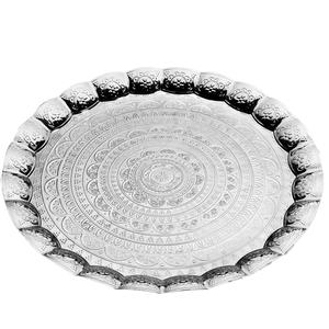 Plateau décoratif en métal élégant pour les maisons, hôtels et salons indiens, conçu pour apporter de l'élégance aux tables et rehausser l'ambiance générale - Product Image 1