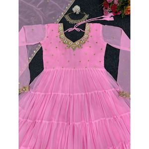 ชุดเดรสทำงานผ้าจอร์เจียแบบมีสีชมพูและด้านล่าง - Product Image 3