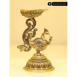 Artículo de decoración para el hogar Diya de latón de pavo real superfino pequeño de 5 pulgadas hecho a mano en India - Product Image 2