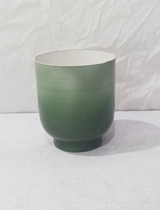 Maceta metálica redonda con pedestal, estilo vintage, acabado texturizado, decorativa, para plantas de interior y exterior, duradera. - Product Image 3