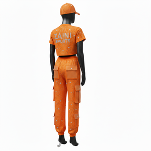Conjunto de Mujer: Top Corto de Algodón, Poliéster y Spandex Premium y Pantalones Jogger Cargo Color Naranja Brillante con Logotipo de Diamantes de Imitación Termotransferibles - Product Image 1