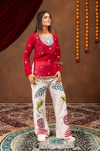 Ensemble haut et jean pour femme en crêpe naturel, faux georgette, avec travail artisanal miroir, broderie fantaisie en dentelle et travail de miroir véritable - Product Image 4