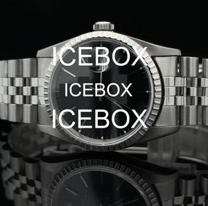 Reloj de Caja Redonda de Acero Inoxidable Gris y Moissanita con Esfera de Cristal, Cierre de Pulsera y Resistencia al Agua de 10 Bares - Product Image 2