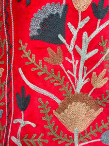 Chaqueta Corta de Terciopelo de Lujo para Mujer con Diseño Suzani Bordado a Mano, Mangas Largas, Estilo Gitano para Otoño e Invierno - Product Image 4