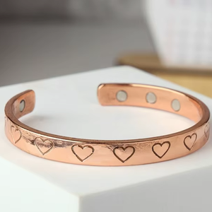 Bague unisexe en cuivre martelé faite à la main, bijou de luxe personnalisable avec taille ajustable pour les événements festifs - Product Image 4