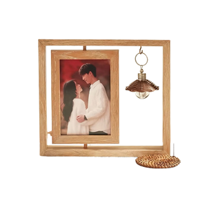Cadre photo rotatif double face en MDF avec ornement lanterne suspendu – Présentoir photo 6 pouces, 23 × 21,5 cm - Product Image 3