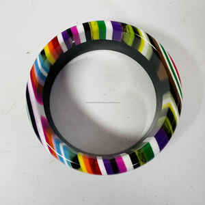 Bouton de manchette artisanal personnalisé hautement poli Bracelet en résine de mode de style vintage pour les femmes de l'Inde - Product Image 4