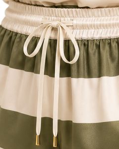 Ensemble pyjama en satin pour femmes, rayures vert olive et ivoire, débardeur sans manches avec short à taille élastique, ensemble de vêtements de nuit de luxe pour l'été - Product Image 5