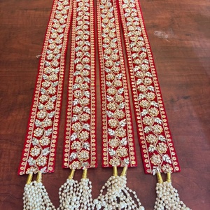 Elegante Juego de Borlas Latkan Bordadas a Mano con Perlas y Zari Rojo para Lehenga, Saree, Dupatta y Decoración Festiva - Product Image 1