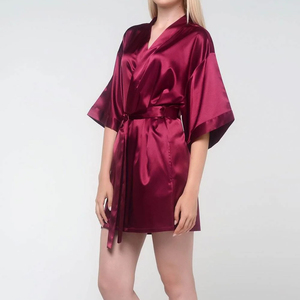 Vente en gros de kimonos de salon imperméables et antistatiques avec logo personnalisé, kimonos de salon de beauté, kimonos de coiffure - Product Image 3