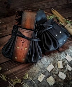 Juego de Runas Futhark Vikingas con Tapete de Cuero, Piedras de Adivinación Nórdicas Antiguas para Predecir el Futuro y Dar Guía - Product Image 2