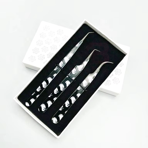 Pinces à cils noires et blanches avec revêtement, pointe fine durable, testées à la main, avec logo personnalisé - Product Image 3