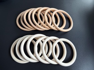 Brazalete de Madera Ecológico y Moderno para Mujer, Hecho a Mano en India, con Acabado Liso y Color Personalizado - Product Image 4