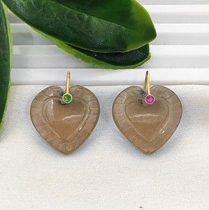 Colgante de Cuarzo Ahumado Chapado en Oro con Corazón Tallado, Joyería para Mujer - Product Image 1