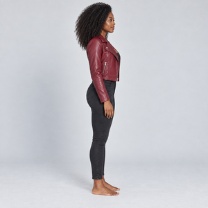Chaqueta de cuero para mujer diseñada para la moda moderna con construcción duradera, forro cómodo y diseño elegante. - Product Image 6