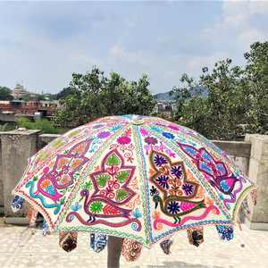 Parasol de mariage indien brodé de fleurs, en coton, multicolore, fait main - Product Image 2
