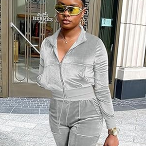 Ensemble de survêtement en velours pour femme avec crop top à poches personnalisé et sweat à capuche – Collection automne - Product Image 5