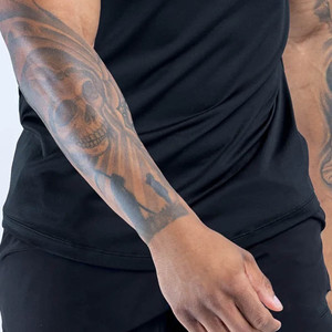 T-shirt de sport pour homme, manches courtes, noir, logo OEM personnalisé, tissu extensible léger et respirant, vêtements de sport pour homme - Product Image 6