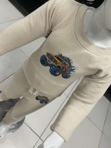 Ensemble de vêtements doux pour enfants, design personnalisé Five-B, sweat-shirt en molleton et pantalon de jogging, tenue de jeu pour enfants avec service OEM - Product Image 5