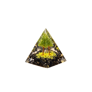 Pyramide en quartz de résine polie faite à la main, sculpture décorative pour bureau, étagère ou arbre, idéale pour la maison ou comme cadeau - Product Image 1