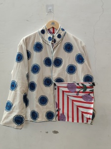 Chaqueta Bomber de Terciopelo Bordada a Mano de la India para Mujer |   Transpirable y Ecológico, Motivo Floral Azul Marino Otoñal, Étnico - Product Image 2