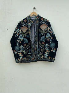 Chaqueta de terciopelo Kantha hecha a mano para mujer al por mayor con bordado Suzani, chaqueta de manga larga, ropa exterior de boutique - Product Image 1