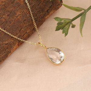 Collar con Colgante de Cristal de Cuarzo Facetado, Cadena de Latón Chapada en Oro de 18k, Engaste de Bisel Hecho a Mano, Estilo Minimalista para Boda - Product Image 3