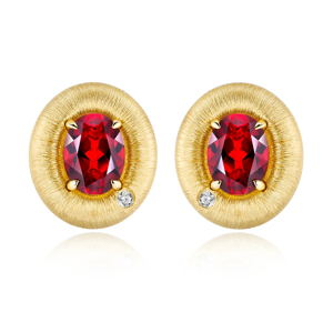 Pendientes de oro con rubí ovalado en el centro y detalles de diamantes, joyería clásica para mujer - Product Image 3