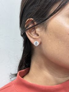 ต่างหูเพชรทรงกลมแบบหยดน้ำ 14K ทองคำ ประดับเพชรแล็บโกรว์ทรงกลมสองวง - Product Image 4