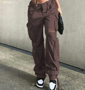 Pantalon cargo ample pour femme, taille haute, 100% coton toile, broderie unie, 6 poches, style utilitaire, collection automne - Product Image 1