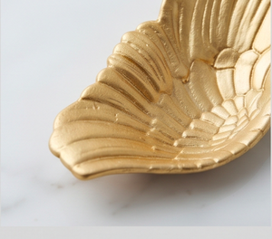 Reposacucharas de metal dorado mate con forma de hoja de ginkgo, soporte para cubiertos, perfecto para uso en la mesa. - Product Image 2