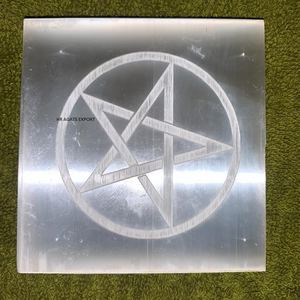 Vente en gros de cristal naturel agate sélénite pierre semi-précieuse pierre précieuse style religieux gravé plaque de chargement sélénite dessous de verre - Product Image 1