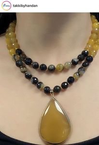 Collier Beauté Épanouieuse, Breloque Botanique Élégante, Collier Souvenir en Résine Artisanale, Pendentif en Résine Arc-en-ciel, Collier Paradis des Pétales H - Product Image 4