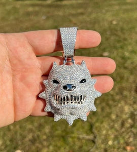 Pendentif tête de loup en alliage de zinc plaqué argent avec micro-incrustations de strass en cristal, charme unisexe hip-hop, cadeau - Product Image 1