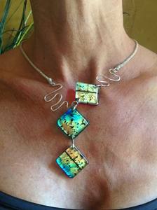 Collier avec fleur naturelle du mois de naissance, pendentif en fleur pressée, bijoux en résine avec fleurs séchées, cadeau d'anniversaire, cadeau pour demoiselle d'honneur - Product Image 2