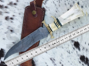 Cuchillo Bowie de Caza de Hoja Fija de Acero de Damasco Hecho a Mano con Hueso de Camello, Funda de Latón y Cuero, Regalo Ideal - Product Image 5