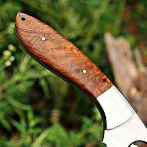 Cuchillo de Caza de Acero Damasco Forjado a Mano, Personalizado, de Alto Contenido de Carbono, para Supervivencia al Aire Libre y Camping, con Mango de Madera - Product Image 3