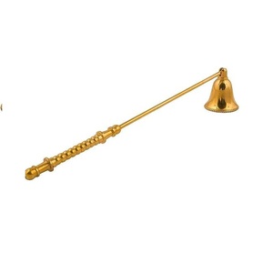Éteignoir à bougie en métal doré, accessoire élégant pour le soin des bougies, idéal pour la décoration de table dans un salon moderne - Product Image 1