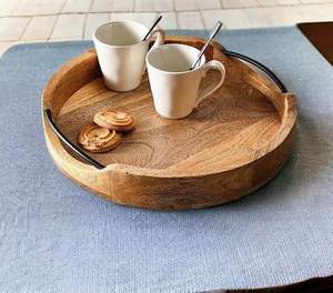 Plateau de service rond en bois naturel durable et écologique pour les fêtes, les plats, les assiettes, la vaisselle, prix raisonnable - Product Image 2