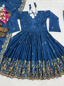 Elegante Traje Anarkali Moderno de Manga Larga para Mujer, con Bordado de Lentejuelas en Georgette Sintética, Ideal para Fiestas Indias y Pakistaníes, Especial para Invierno - Product Image 4