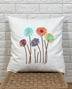 Funda de Cojín Decorativa Cuadrada Bordada con Diseño Floral Moderno y Personalizable para Decoración del Hogar - Product Image 4