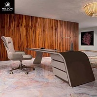 Bureau de style postmoderne italien léger, luxueux et minimaliste en bois massif, bureau d'ordinateur personnalisable de forme irrégulière