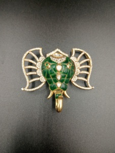 AMAIRA JEWELS <b>Elephant</b> Shape Gold Plated Green Stone Brooch Pins Unisex Fashion Accessory Engagement Party Wedding <b>Gift</b> - Product Image 2