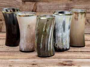 Gobelet religieux poli en corne, fabriqué à partir de matériaux organiques et d'une base en sel naturel, authentique style médiéval viking - Product Image 4