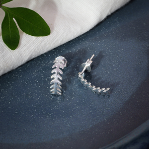Pendientes de Espina de Pescado |   Pendientes Minimalistas de Plata de Ley 925 con Esqueleto de Pez, Joyería Costera Oceánica - Product Image 4